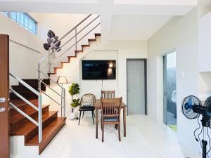 4BR Duplex for 25 persons with Wi-Fi & Parking