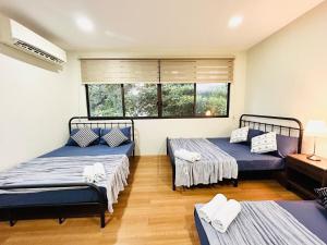 4BR Duplex for 25 persons with Wi-Fi & Parking