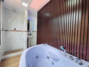 Luxury Apartment with Jacuzzi 2 Bedroom 2 Bath