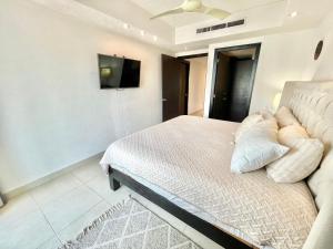 Grand Venetian Beachfront Condos