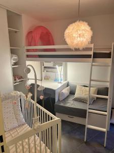 Cosy Appart Famille proche Marseille, Box et Terrasse