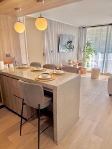 Bello Depa con parqueadero gratis y ubicación insuperable cercano a shoppings y puntos turísticos