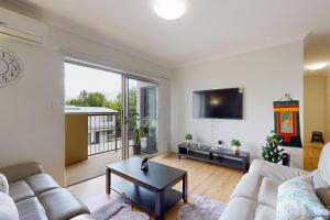 Sweet Mango Hill Apartment w Convenient Location