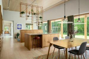 Architect-Designed Gem By The Forest Near Långsjön