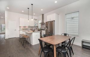 Hurst House - 4 Stylish Homes - Mins to Germantown