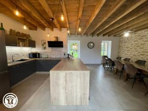 Maison familiale avec babyfoot et piscine chauffée - FR-1-426-597