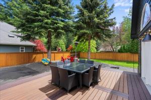 Lake, Hot Tub, Golf Retreat