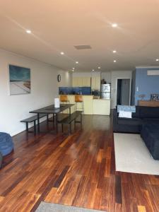 Cowes Beachfront Retreat