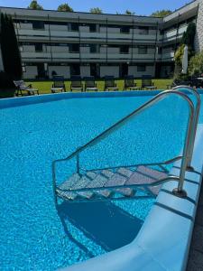 Modernes Seeblick Apartment mit Sauna und Poolnutzung