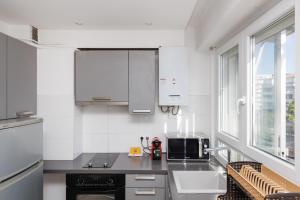 Sunny Mood YourHostHelper