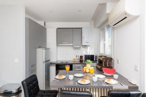 Sunny Mood YourHostHelper