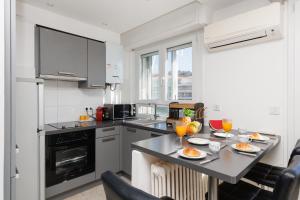 Sunny Mood YourHostHelper