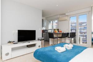 Sunny Mood YourHostHelper