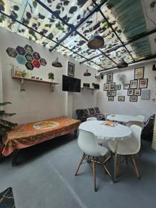 The Agra Retreat-walk to the Taj Mahal