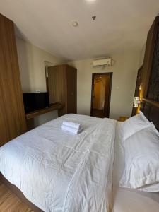 Aston Apartment 16-07