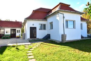 Green Escape-Entire House