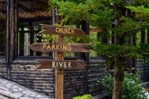 Muntenia Inn Apartments and Suites