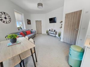 Spacious Stylish Apartment in Swindon Town Centre