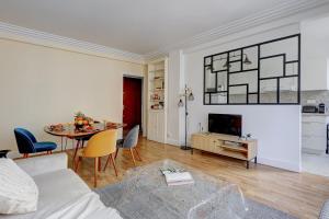 Champ de Mars & Eiffel Tower -1BR - Paris Vacation Rentals