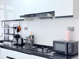 1BR Apartment with Pool and Gym at Yaya