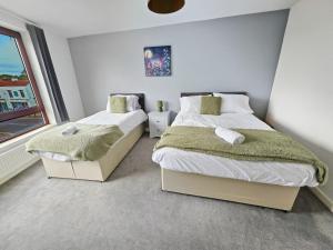 Spacious 4 Bedroom Flat, Perfect for trade teams