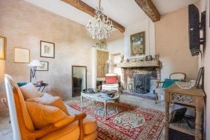 Luxurious Provencal Village House, Walk to Village Pool