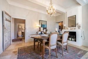 Luxurious Provencal Village House, Walk to Village Pool