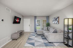 Cozy 3BR Home Family-Friendly Near Attractions