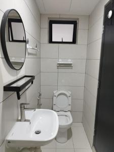 Studio Unit Marc Residence