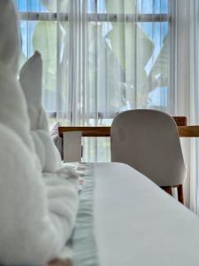 Gorgeous 2BR Oasis With Infinity Pool & Unobstructed Views