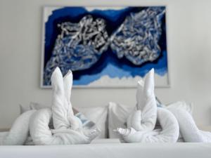 Gorgeous 2BR Oasis With Infinity Pool & Unobstructed Views