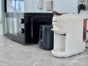 Gorgeous 2BR Oasis With Infinity Pool & Unobstructed Views