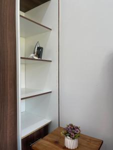 Cozy Modern Flat near US Embassy with backup power