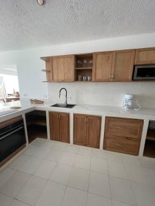 Modern Seaside Retreat, 3BR, Unbeatable Views