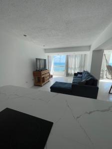 Modern Seaside Retreat, 3BR, Unbeatable Views