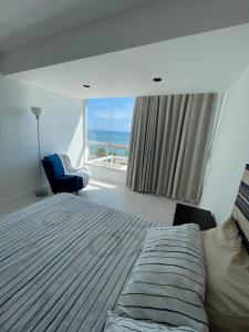 Modern Seaside Retreat, 3BR, Unbeatable Views