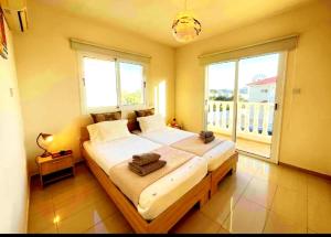 Flamingo Blu villa Nissi beach front villa