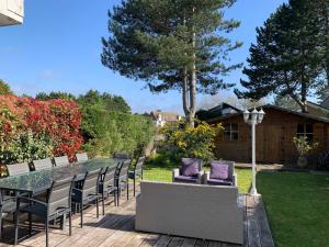 Large lakeside house - Mayvillage