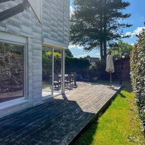 Large lakeside house - Mayvillage