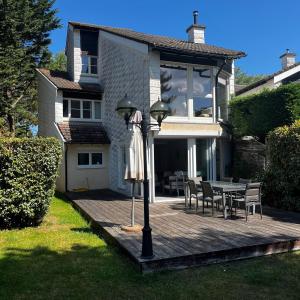 Large lakeside house - Mayvillage