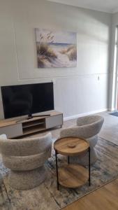 Cape Town Junction Unit 16 free parking & wifi, pool, near to waterfront