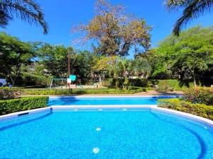 Walk to Downtown Santa Ana, Near Airport, Lush Gardens, Pool, King Bed, Security