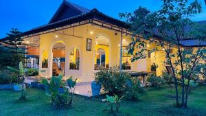 PalmTown Boutique & Suites