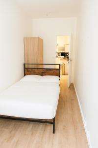 Le 9 Privé Chambres Chic à Puteaux près Paris, kitchen et 2 SDB ideal couples et Professionnels en déplacement