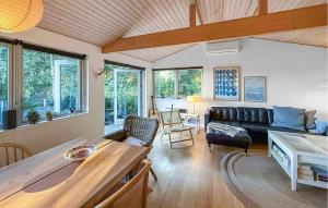 3 Bedroom Pet Friendly Home In Ebeltoft