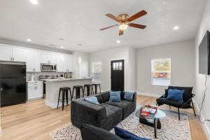 Blue Haven 3BR Near Downtown Airport Private Park