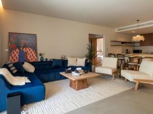 2BR Luxury serviced apartment at lake view residence