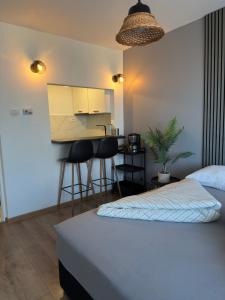 Victoria 1 Room Apartment- Self Check in 24h