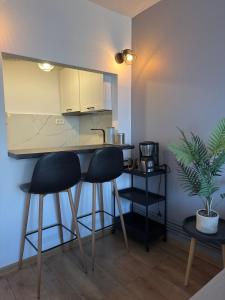 Victoria 1 Room Apartment- Self Check in 24h