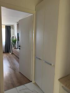 Victoria 1 Room Apartment- Self Check in 24h